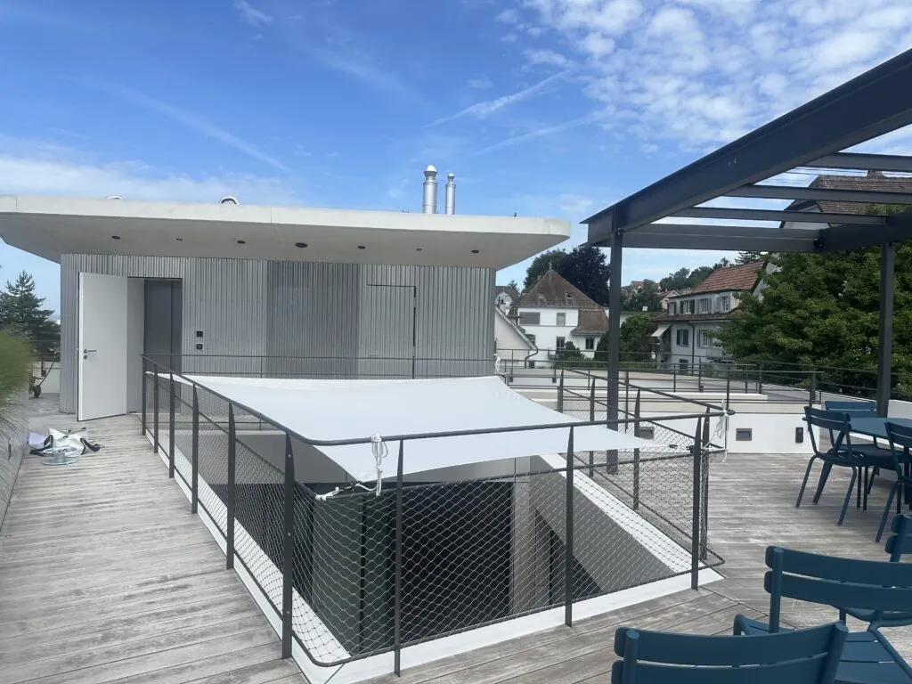 Maßanfertigung in Zürich: Ein Sonnensegel der besonderen Art